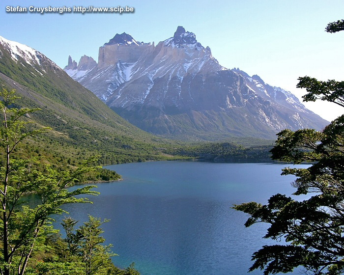 Torres del Paine - Lago Skottberg Torres del Paine, in 1978 door de UNESCO benoemd als Biosphere Reserve, is het mooiste nationale park van Chili. Stefan Cruysberghs